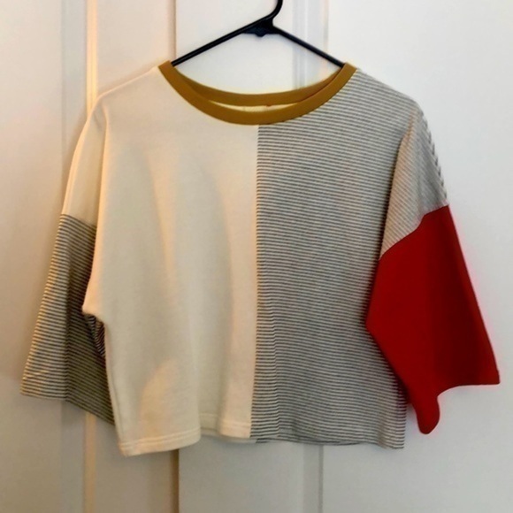 all:row | Multi Color Pattern Crop with 3/4 Sleeve Top - Picture 1 of 5